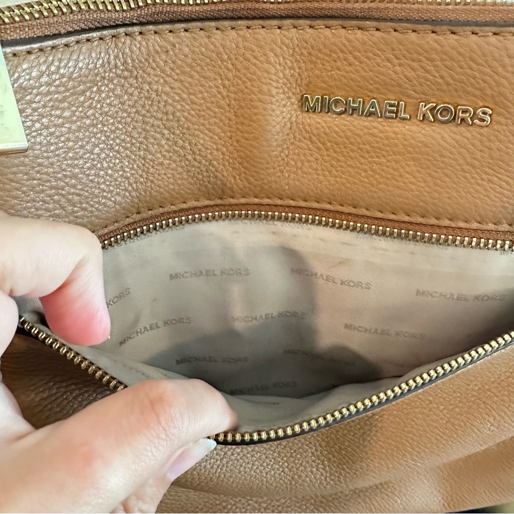 Michael Kors Bags Michael Kors Bedford Flat Crossbody in Carmel Brown Leather - Picture 3 of 10